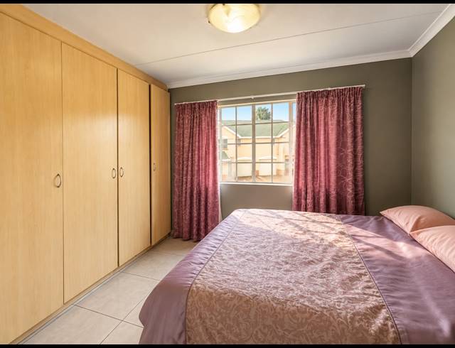 3 BEDROOM TOWNHOUSE FOR SALE IN REYNO RIDGE